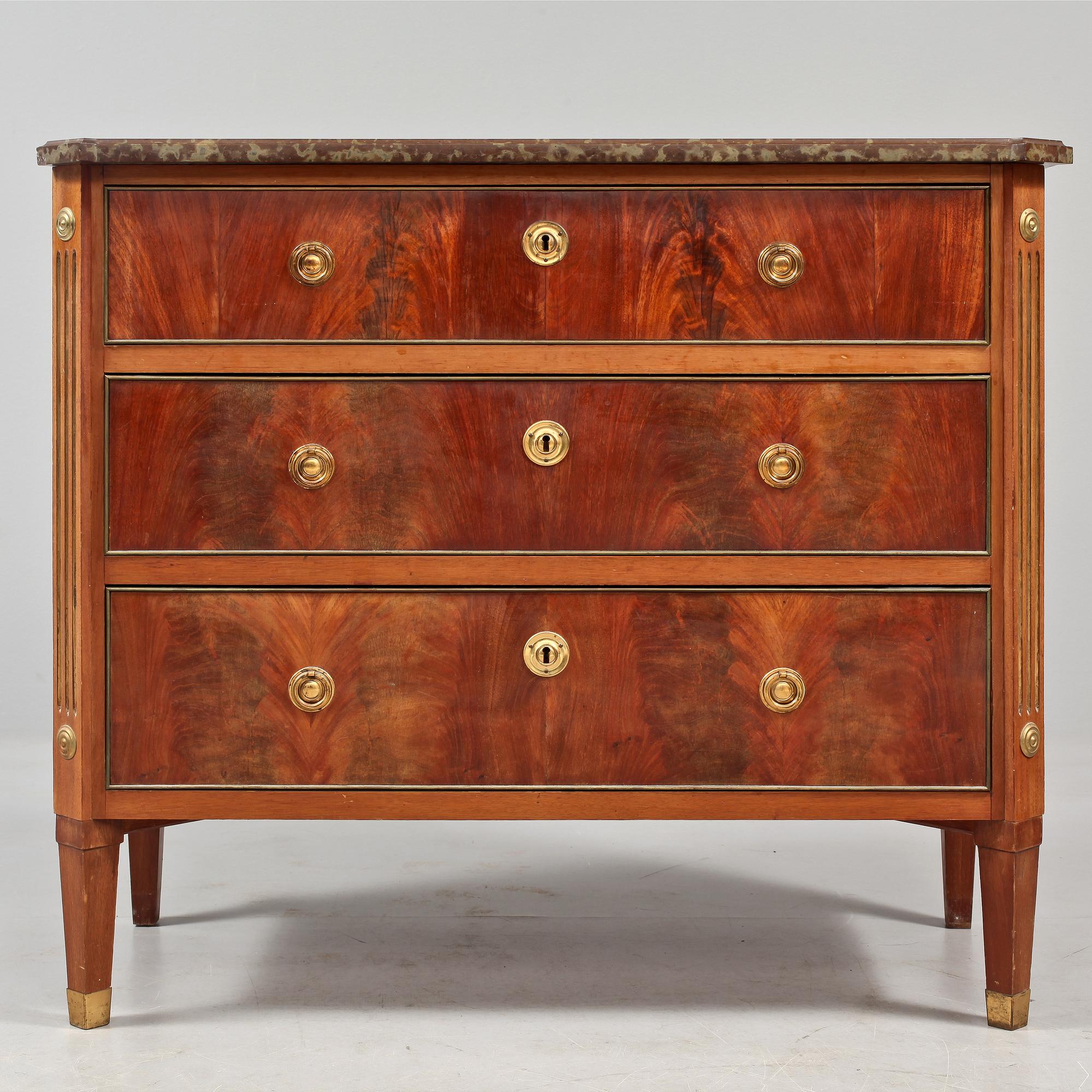 BYRÅ, sengustaviansk stil, 1900-talets första hälft.