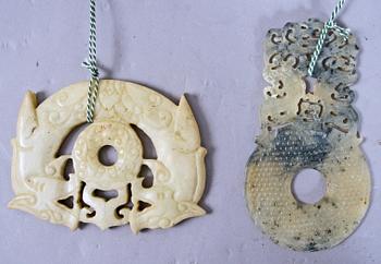 BI, 2 st. Trol jade nephrit resp jadeit. Kina.