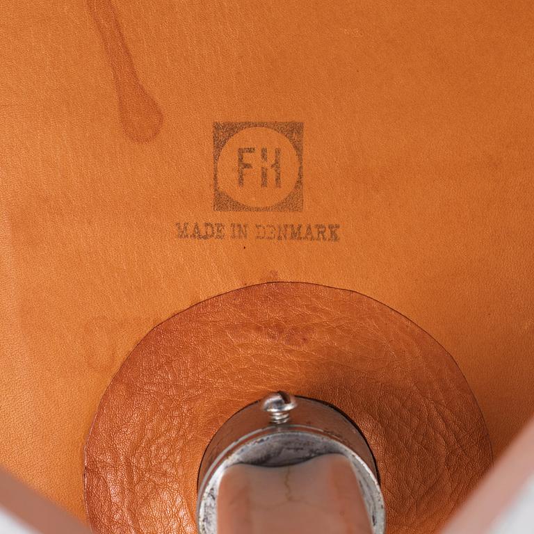 Arne Jacobsen, a pair of 'Swan' easy chairs, Fritz Hansen, Denmark 1960s.