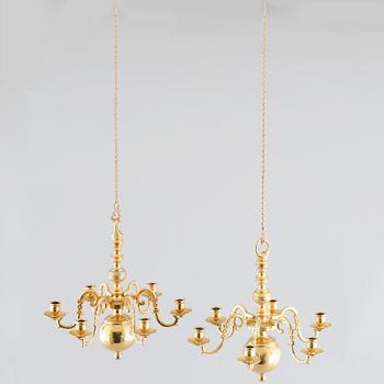 A pair of small baroque style chandeliers, late 20th century, hight 21 cm.