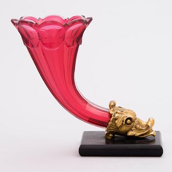 YMNIGHETSHORN / RHYTON, sannolikt Kejserliga Glasfabriken, Ryssland 1800-talets första hälft.