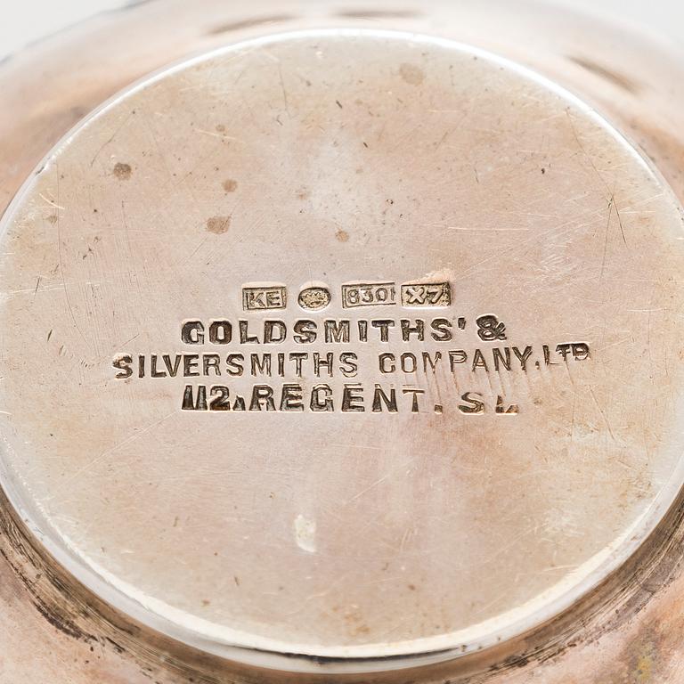 Suolakkoja lusikoineen, 4 kpl, sekä kermakko ja sokerikko, Lontoo, Englanti 1902-1903.