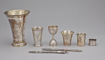 PARTI SILVER, 8 delar, olika tillverkare, bla JE Skreij, 1800-1900-tal. Totalvikt ca 550 gram.