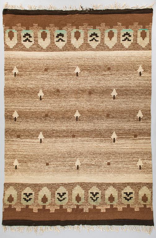 Karvalankamatto. Noin 275 x 190 cm.