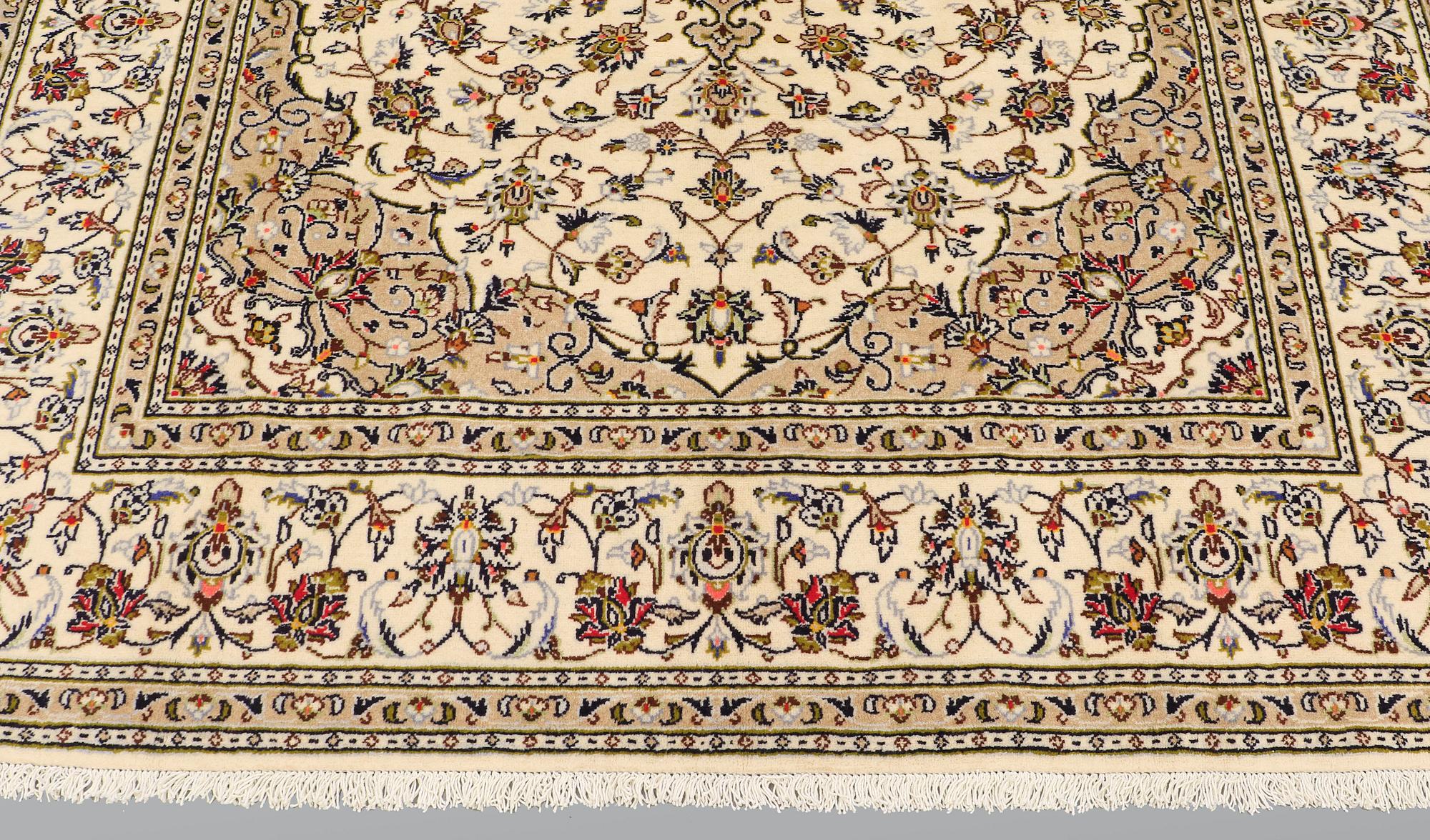 A carpet, Kashan, ca 306 x 200 cm.