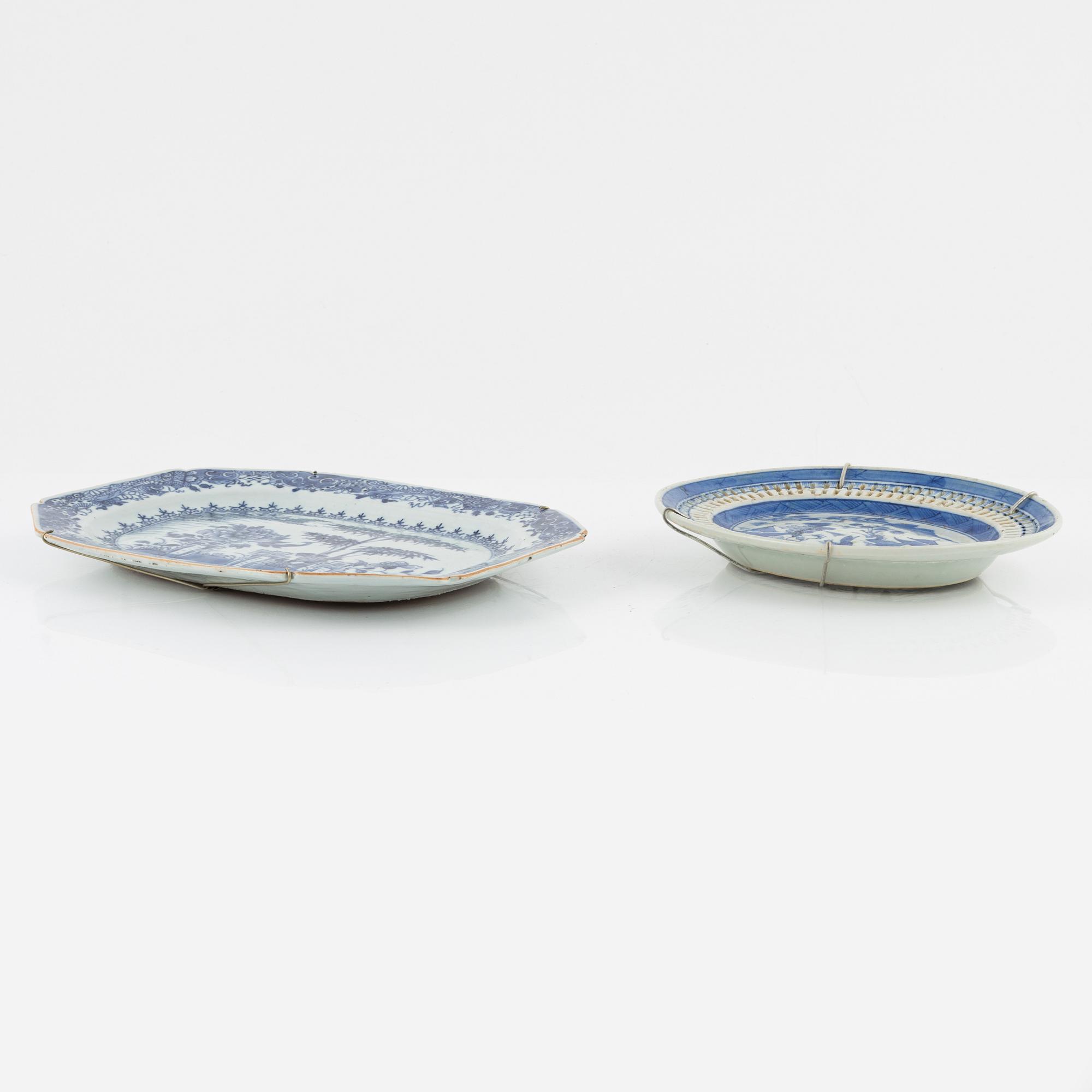 A set of four Chinese porcelain pieces, Qing dynasty, 18th-19th century.