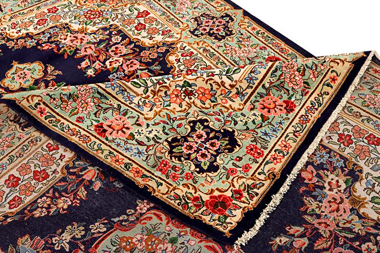 Matta, Sarough, ca. 317 x 216 cm.