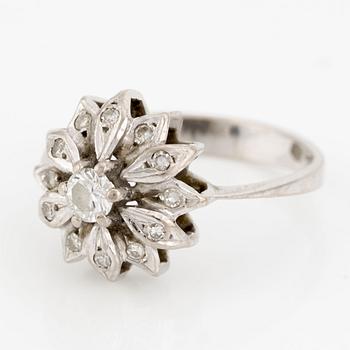 Ring, 18K white gold, star-shaped with diamonds.