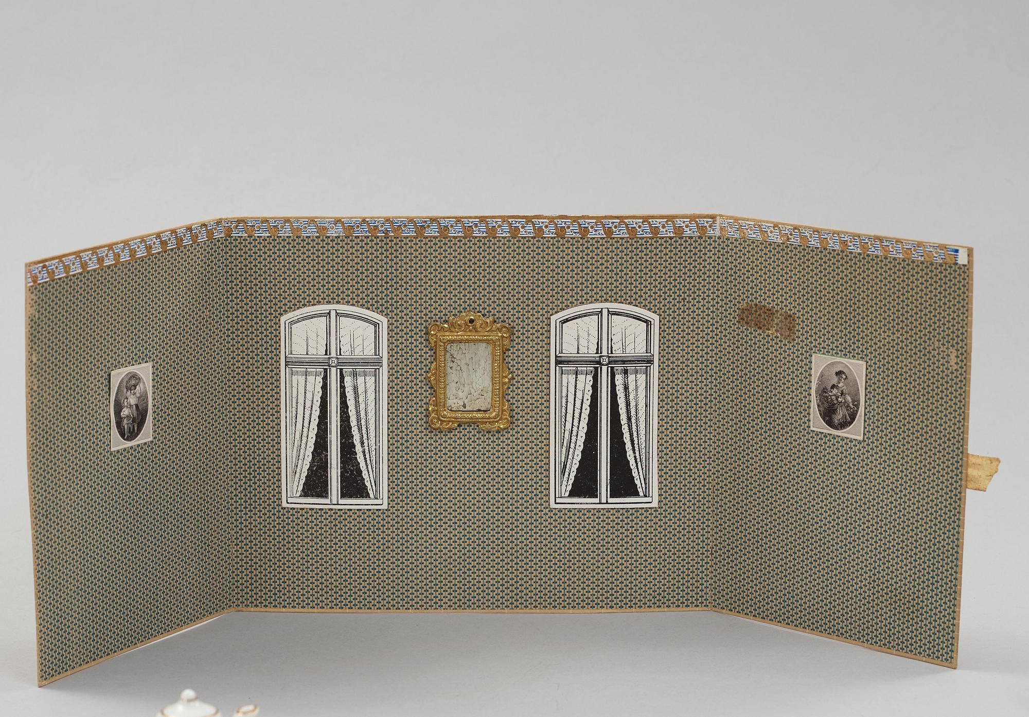 a set of dollhousefuniture and objects including Waltershausen.