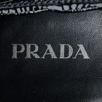 SKOR, Prada.