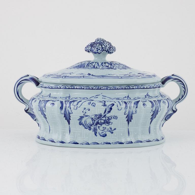 A porcelain tureen, Rörstrand, Sweden, 1976, after original from 1758.