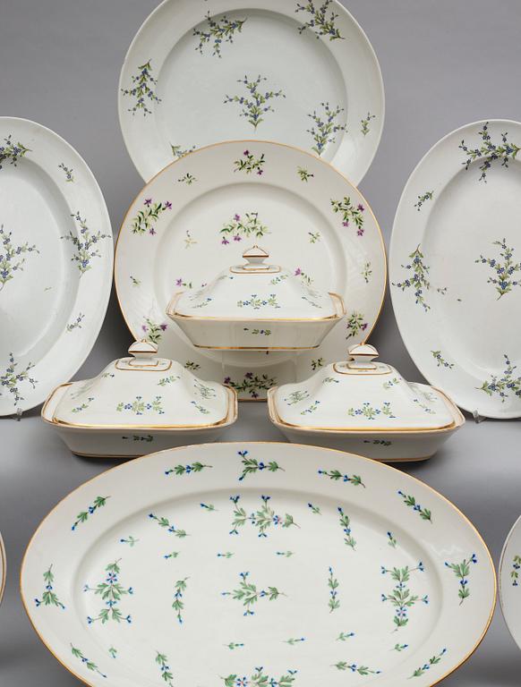 SERVISDELAR, 15 stycken, porslin. Frankrike, Paris, 1800-tal.