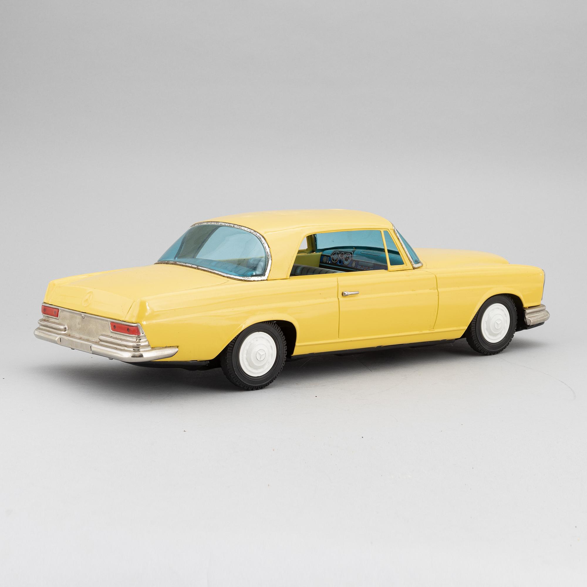 A scale tin model of a Mercedes-Benz 300 SE by Ichiko, in a box.