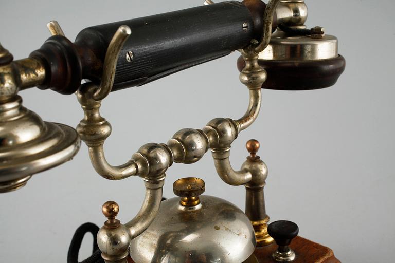 A telephone, made by Telefonbolaget LM Ericsson, aroung year 1900.