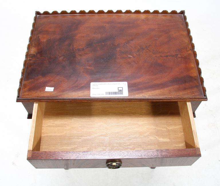 LAMPBORD, ett par, engelsk stil, 1900-tal.