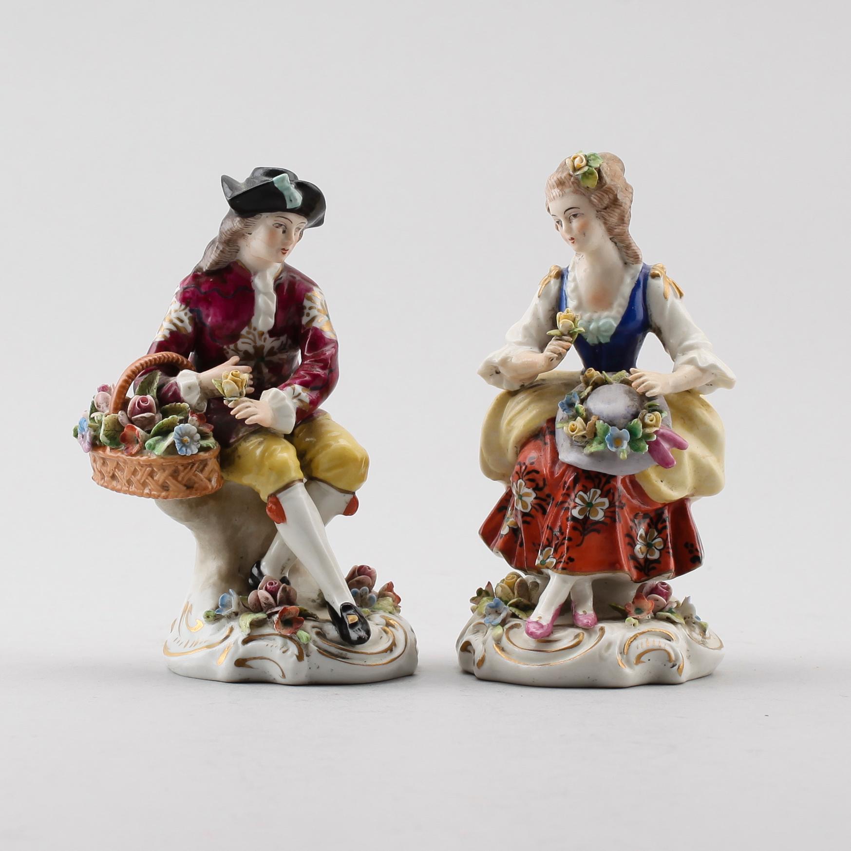 FIGURER, 2 st, porslin, Volkstedt-Rudolstadt, 1900-talets första hälft.