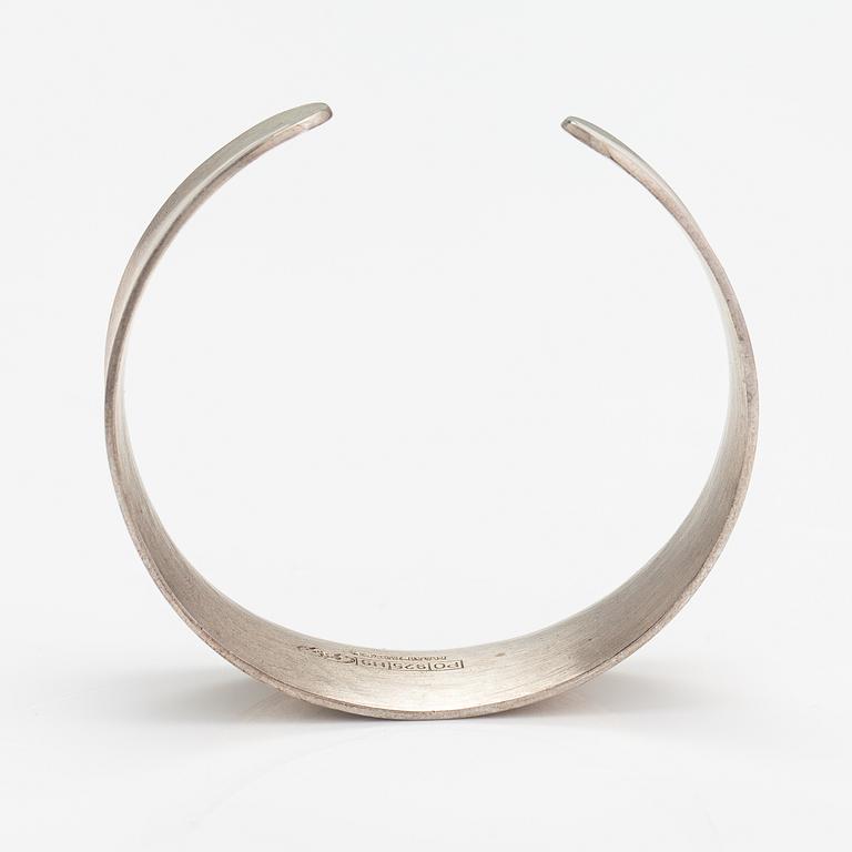 Pekka Piekäinen, A sterling silver bracelet. Platinoro, Turku 2009.