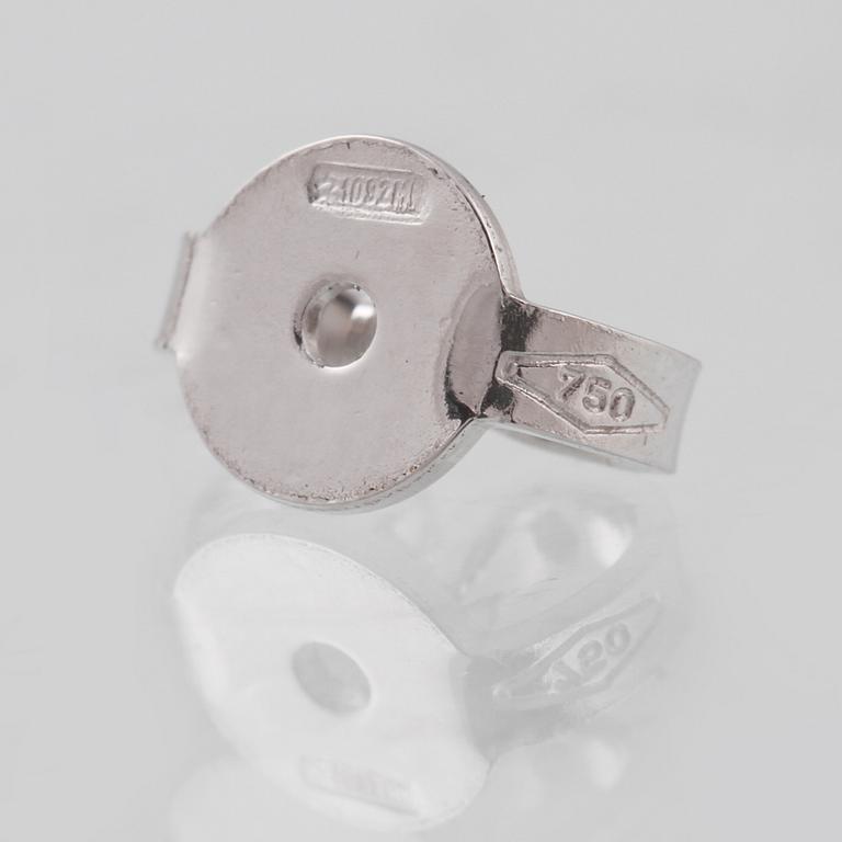 ÖRHÄNGEN, 18K vitguld med briljantslipade diamanter ca 0.69 ct. Vikt 1,6 gram.