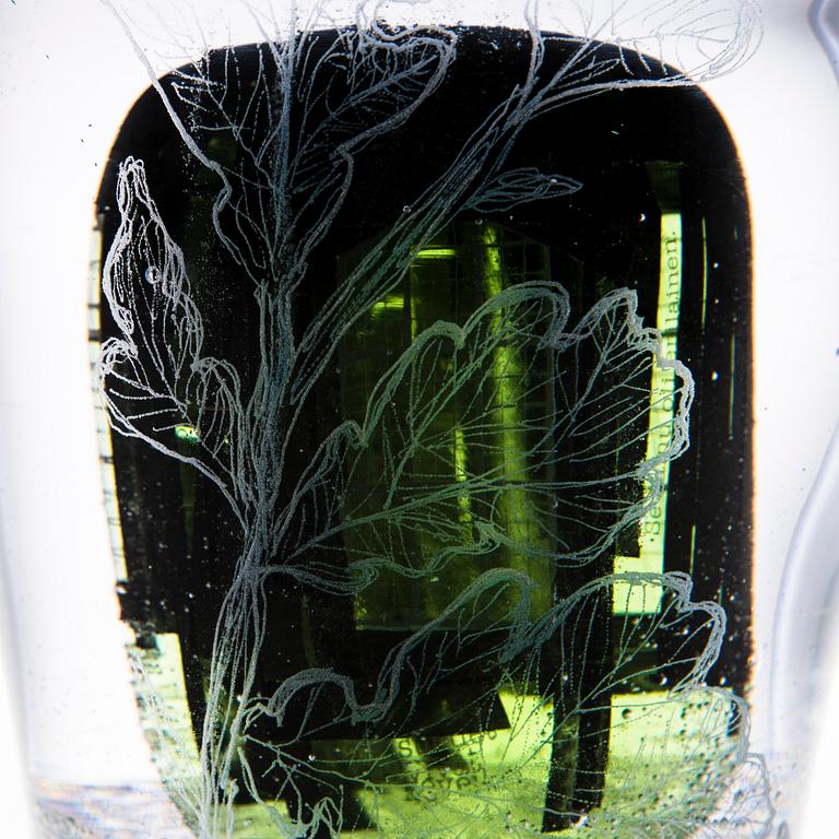 SINI MAJURI, a glass sculpture signed Sini Majuri 2018.