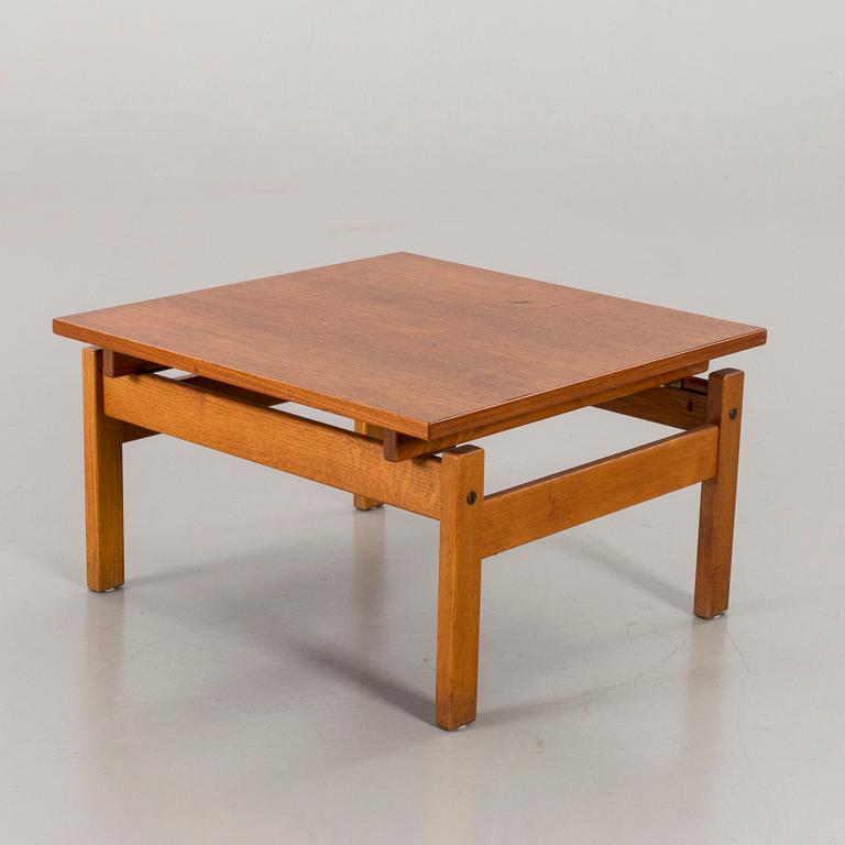 YNGVE EKSTRÖM, "Domino" fåtöljer ett par samt bord för Swedese 1960-tal.
