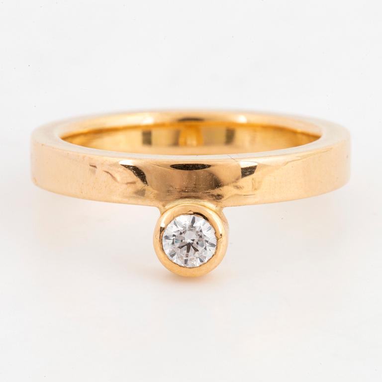 18K gold an cubic zirkona ring by Rolf Karlsson.