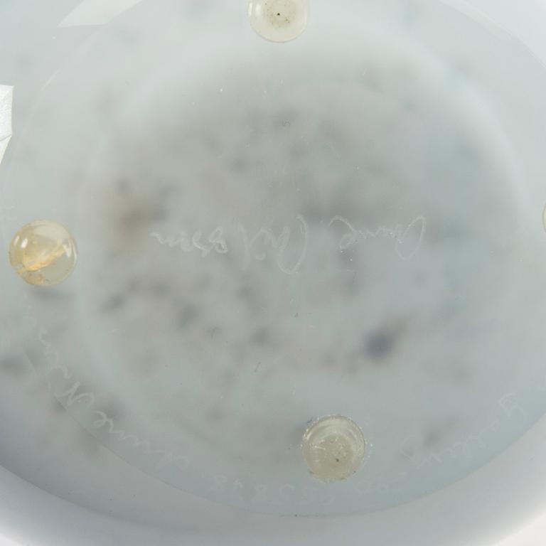 Anne Nilsson, vas Orrefors, signerad numrerad och daterad Gallery 5-40 1990.