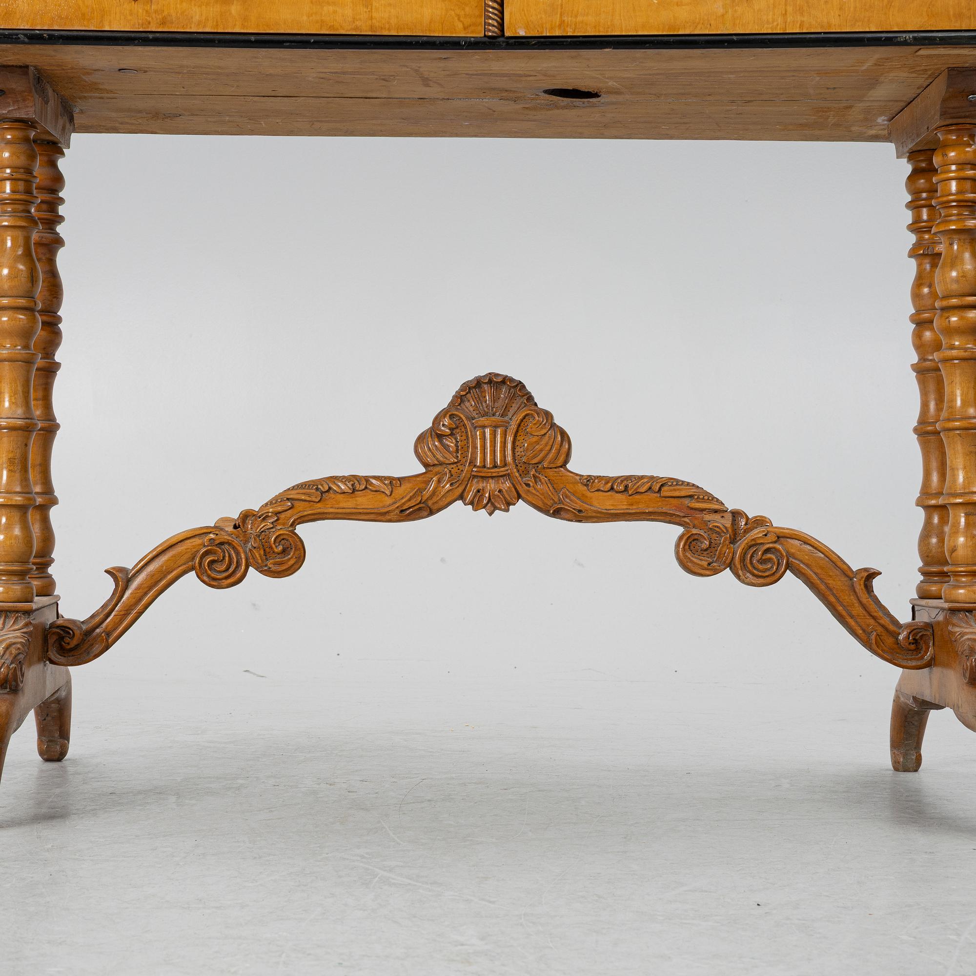 A dressing table, first half of the 19th century.