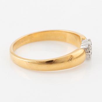 Ring, 18K gold with brilliant-cut diamonds.