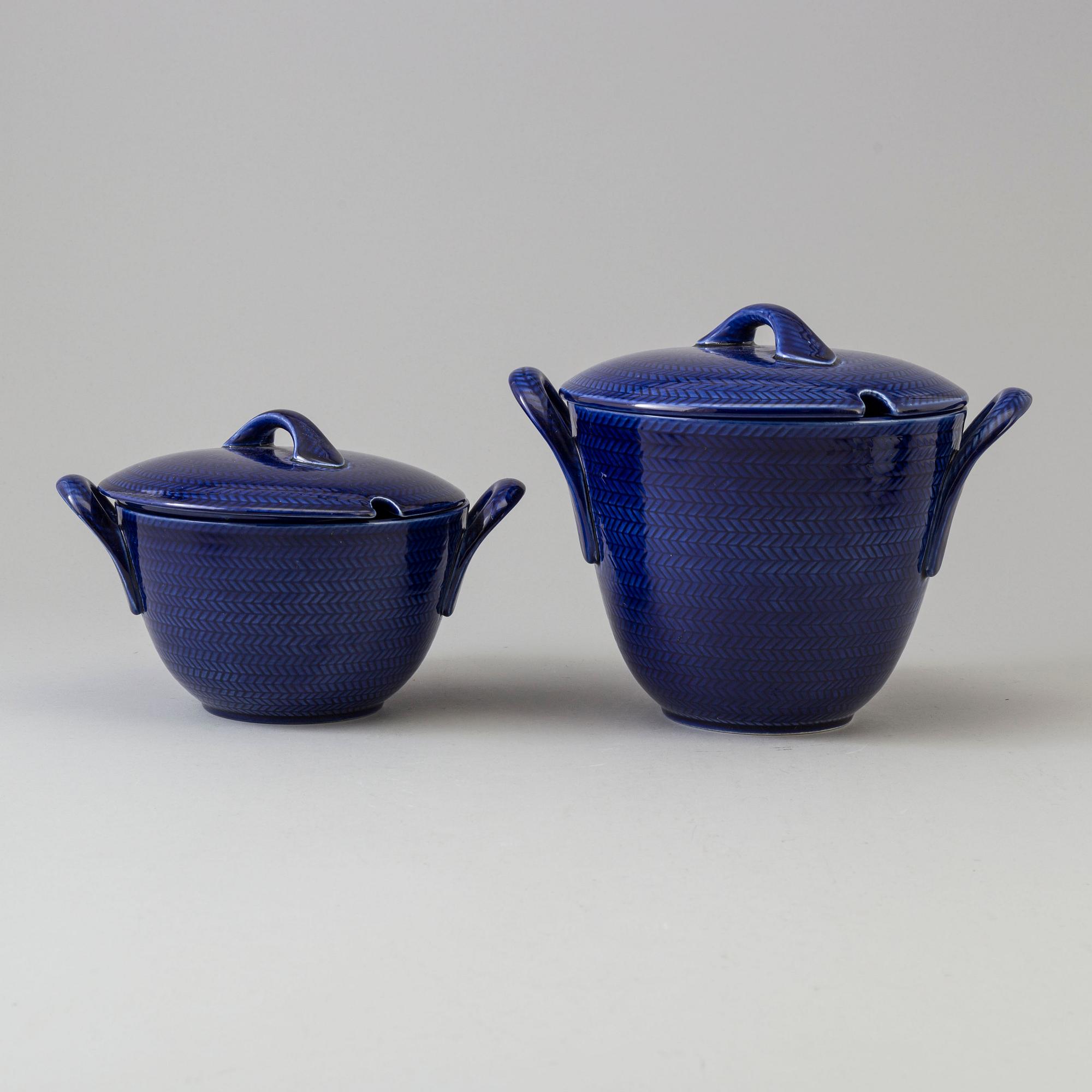 55 pcs of 'Blå Eld' porcelain service by Hertha Bengtsson fr Gustavsberg, second half of the 20th century.