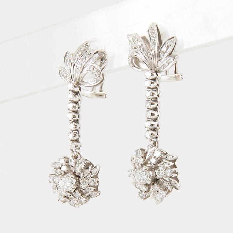 Earrings, a pair of 8K white gold with round brilliant-cut and single-cut diamonds.