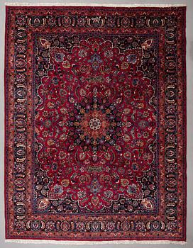 Matto, Old Mashad, ca 391 x 306 cm.