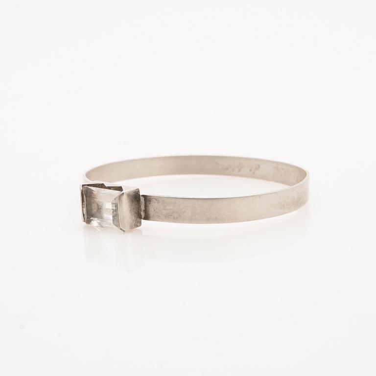 Åke Lindström för Bengt Erik Hallberg, armring, silver med bergkristall, 1973.