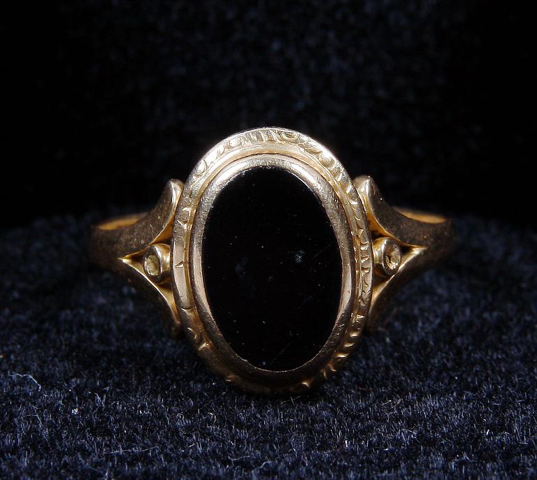 KLACKRING, guld, vikt 5 gram.