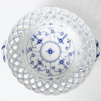 Royal Copenhagen, gallerskål med fat, "Musselmalet", Danmark, 1889-1922.