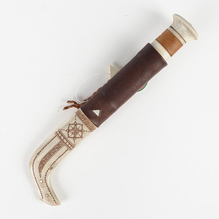 A reindeer horn knife by Bo Sunna, signed.