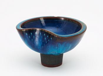 A Wilhelm Kåge 'Farsta' stoneware bowl, Gustavsberg 1950's.