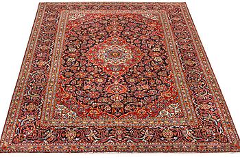 A Mahal carpet, a. 326 x 207 cm.