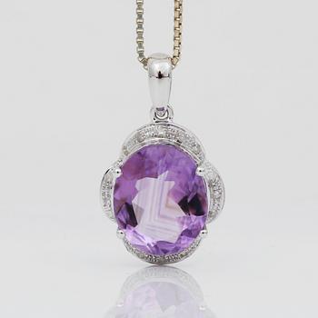 HÄNGE, 14K vitguld med ovalslipad ametist, 3,31 ct, små diamanter, vikt ca 2,06 g samt KEDJA, silver, vikt ca 1,47 g.