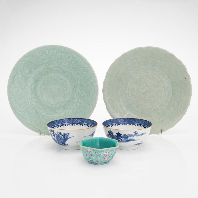 Plates, 2 pcs, bowls, 2 pcs, and a hexagonal bowl in Famille Rose, China, 19th- and 20th century.