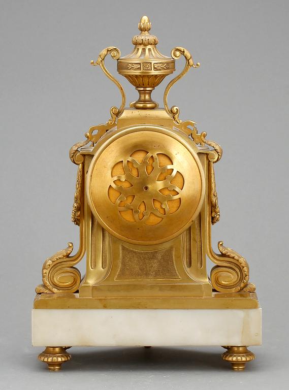 BORDSPENDYL, Louis XVI-stil, Frankrike, omkring 1900.