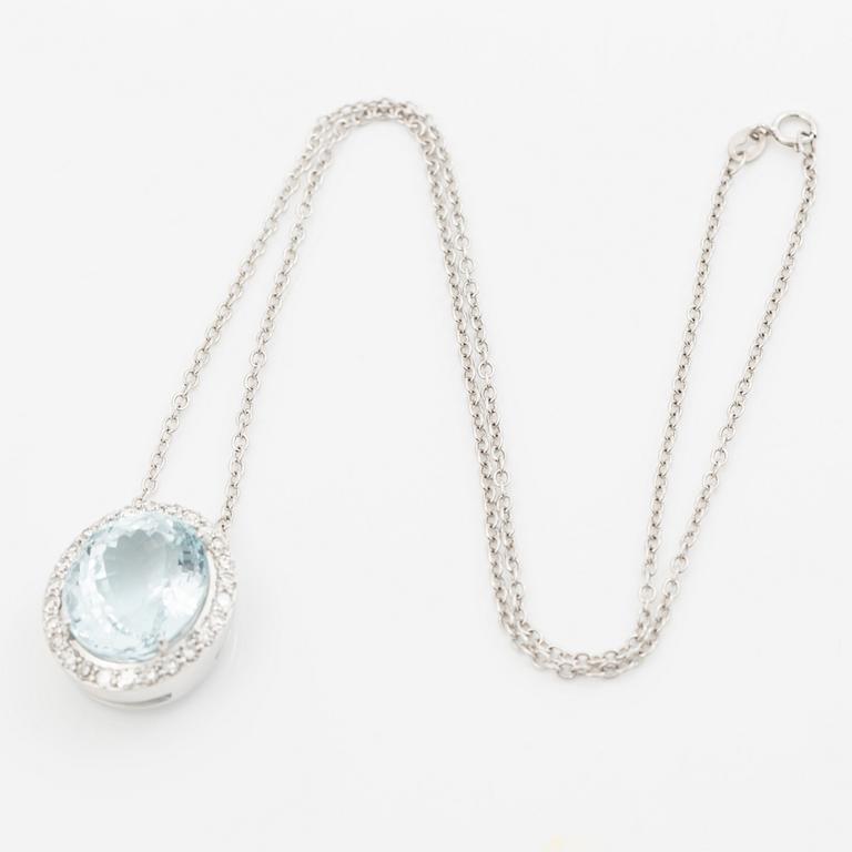 Collier 18K vitguld med oval akvamarin och briljantslipade diamanter.