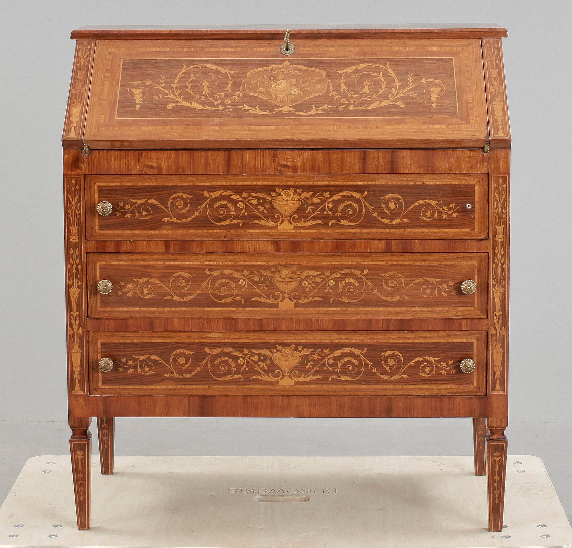 SEKRETÄR, Louis XVI stil, omkr 1900-talets mitt.