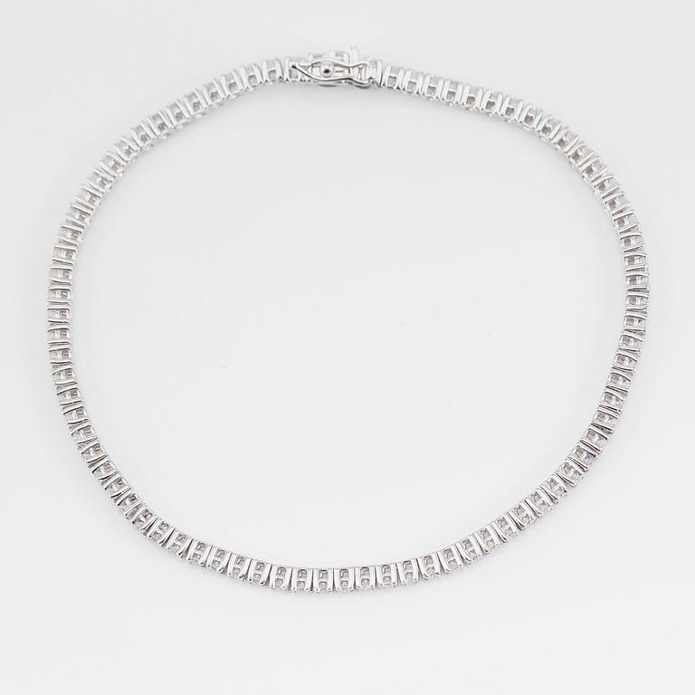 ARMBAND, 18K vitguld och diamanter tot ca 1.56 ct.