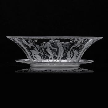 Simon Gate, an engraved Swedish Grace glass bowl on a plate, Orrefors, Sweden 1926, model 147.