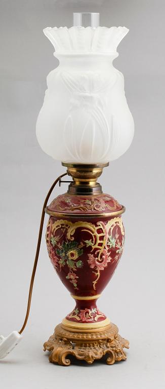 BORDSFOTOGENLAMPA, majolika, sent 1800-tal.