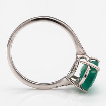 Ring, 14K vitguld, smaragd ca 2.81 ct och diamanter ca 0.06 ct tot. AIG-certifikat.