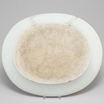 A large blue and white serving dish, Qing dynasty, Qianlong (1736-95).