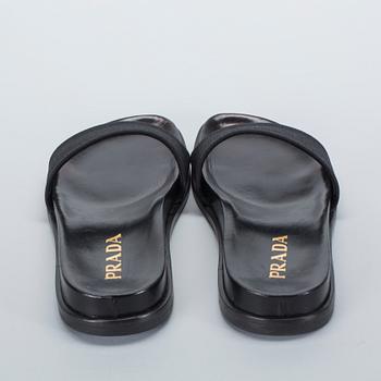 SKOR, Prada.