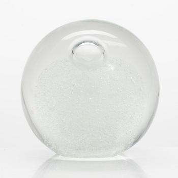 Timo Sarpaneva, a glass 'Claritas Mist ball' sculpture signed Timo Sarpaneva 72/1986.