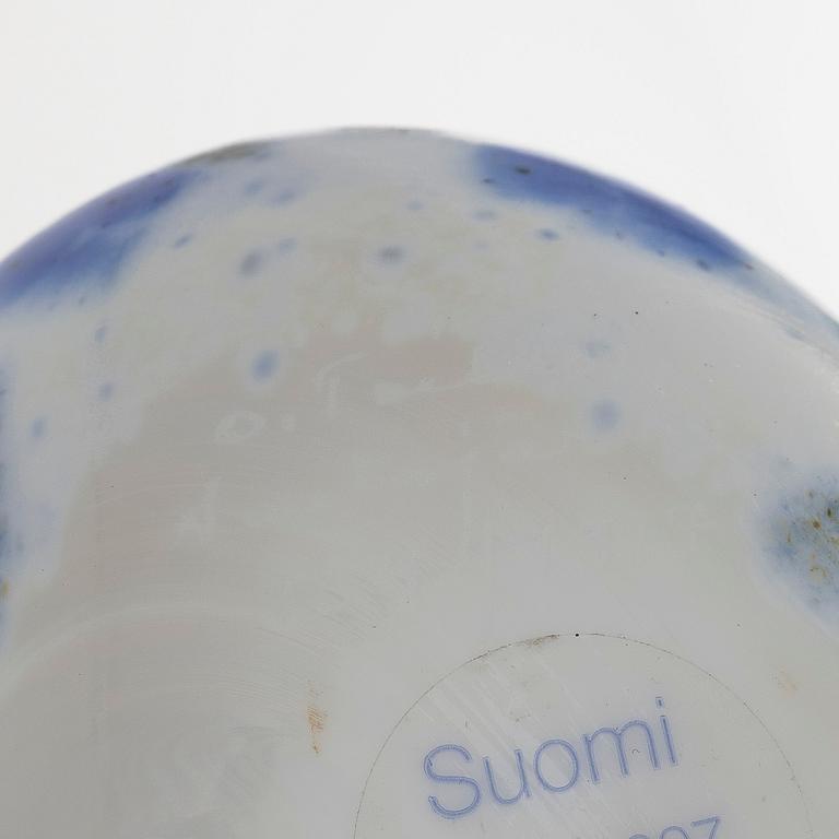 Oiva Toikka, An anniversary bird 2007, 'Dove', signed O. Toikka Nuutajärvi 354/1917.